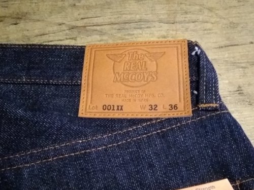 王道のストレートシルエット
