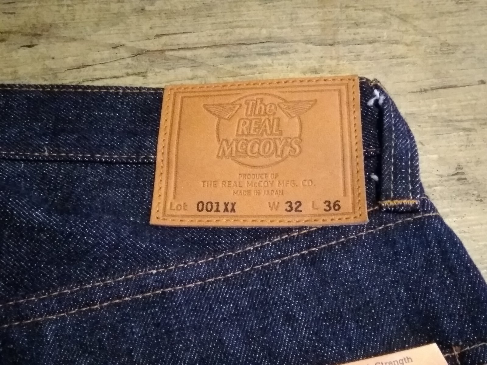 王道のストレートシルエット